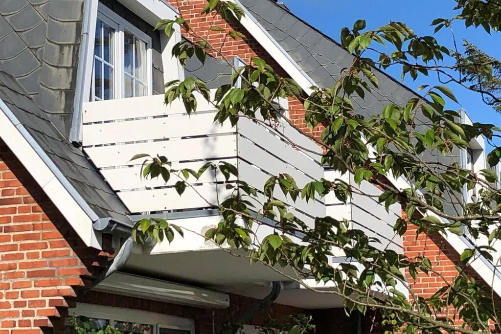Maritim Und Individuell In Wenningstedt Mit Balkon Apartment Exterior foto